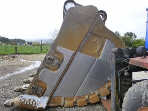 Hitachi EX2500 Bucket Rebuild